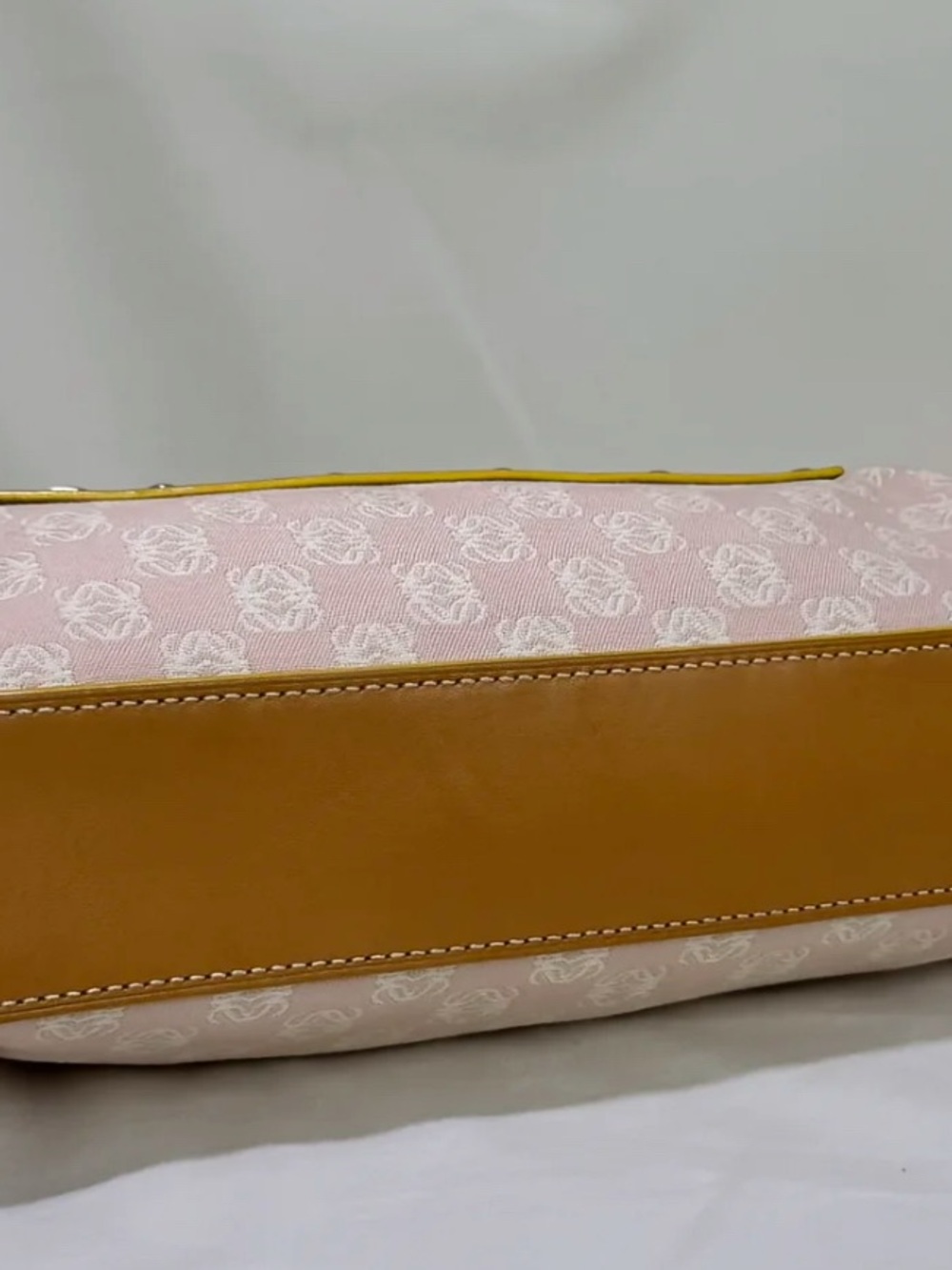 Vintage LOEWE Pink & Tan Anagram Bowler Handbag - Picture 4 of 10